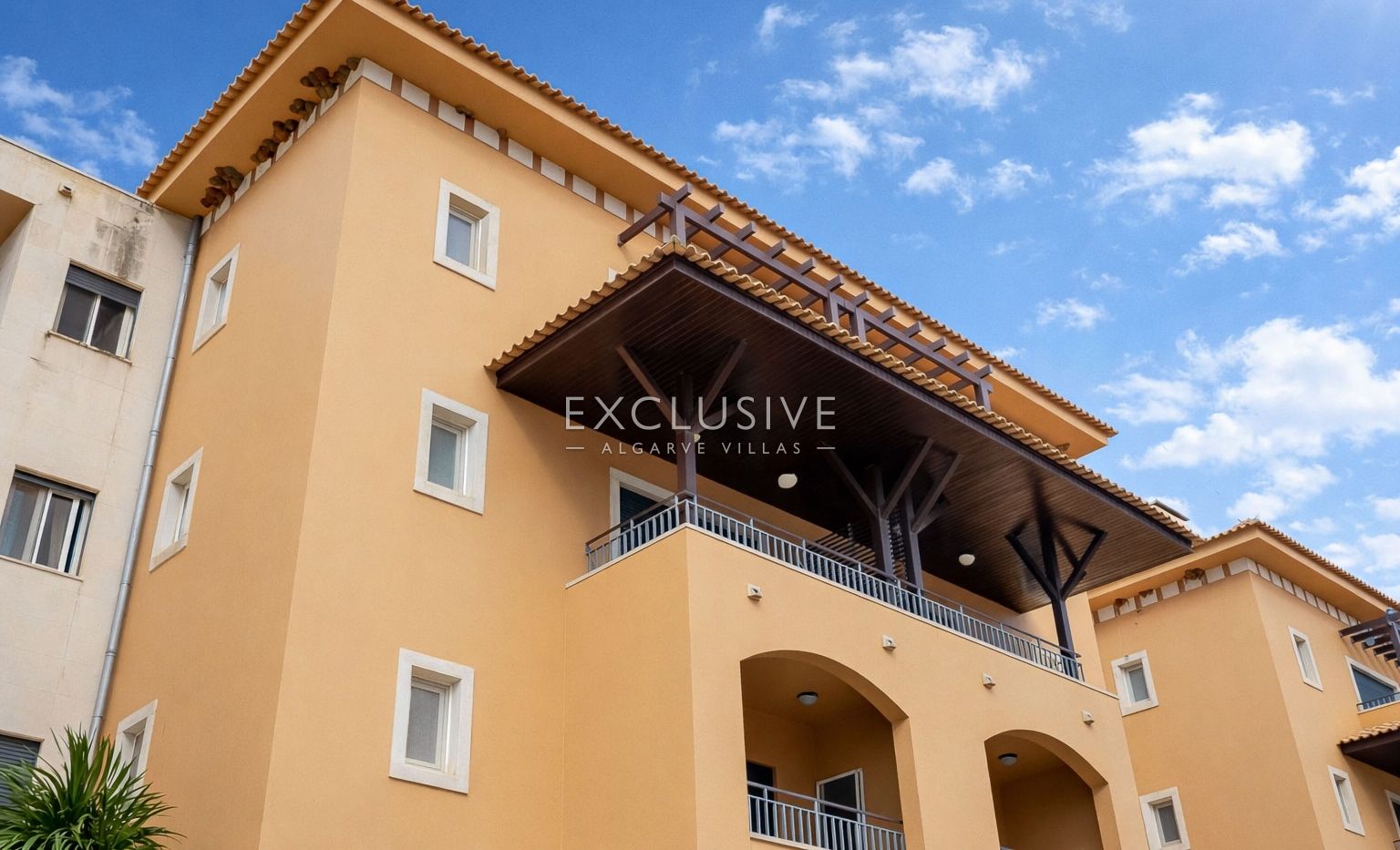 Buy Beautiful 2 Bedroom Sea View Apartment in Vilamoura