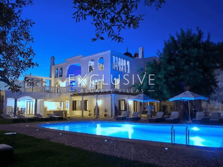 Algarve luxury property with 7 bedrooms and income potential in Carvoeiro