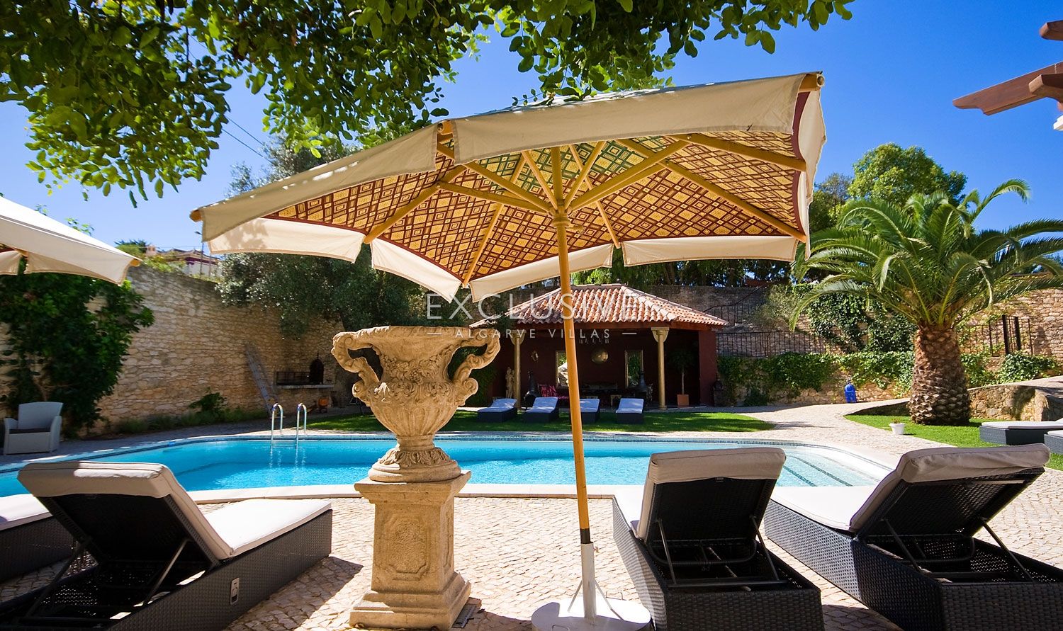 Algarve luxury property with 7 bedrooms and income potential in Carvoeiro