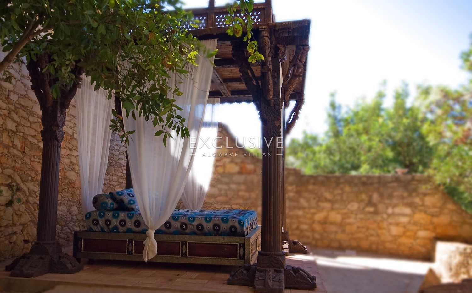 Algarve luxury property with 7 bedrooms and income potential in Carvoeiro