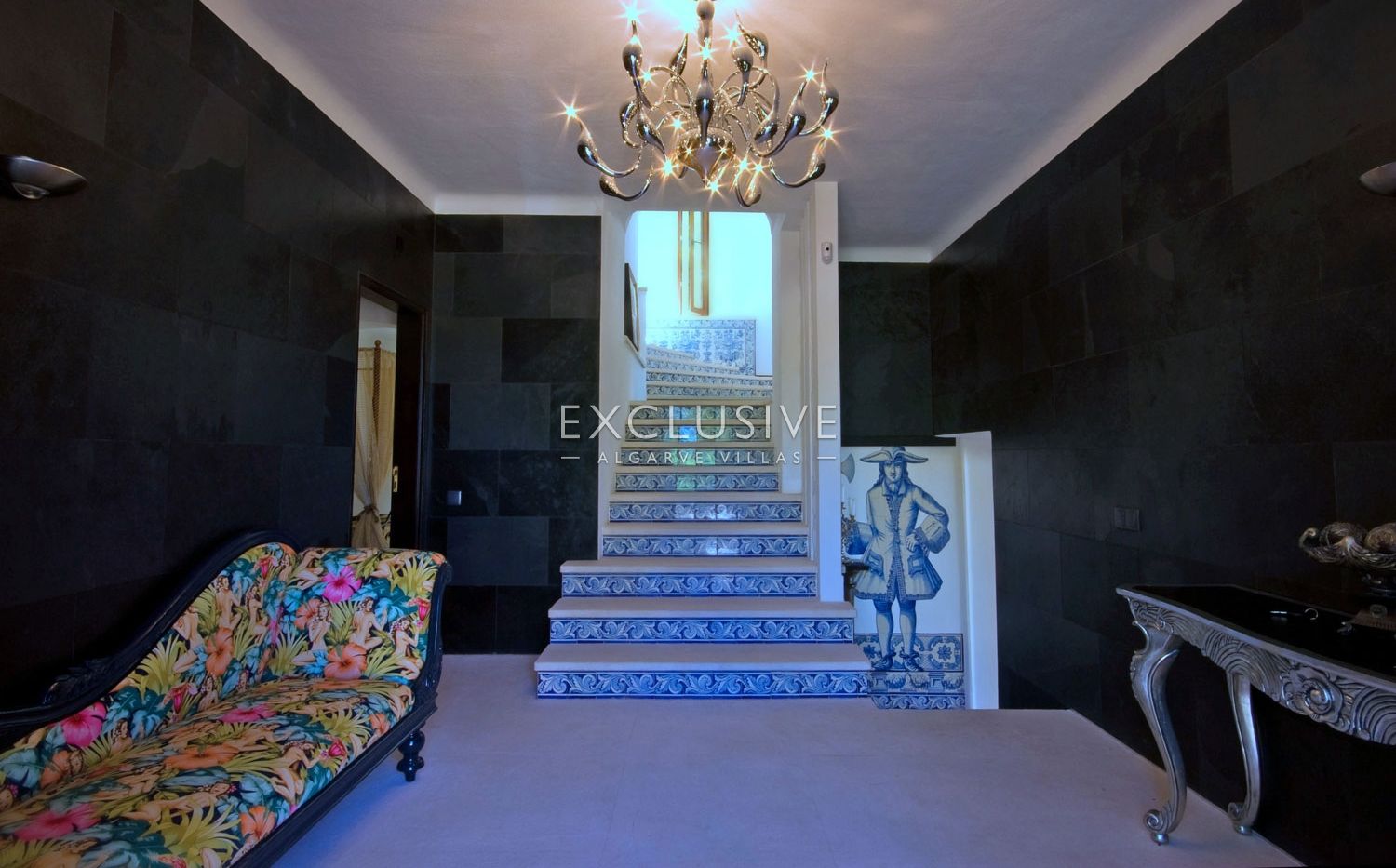 Algarve luxury property with 7 bedrooms and income potential in Carvoeiro