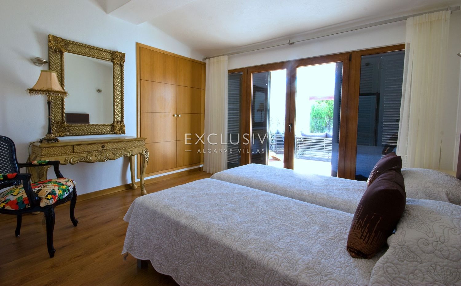 Algarve luxury property with 7 bedrooms and income potential in Carvoeiro