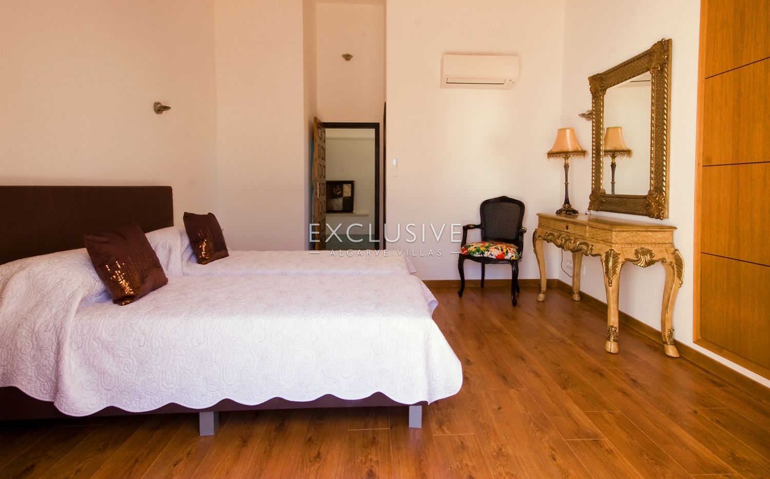 Algarve luxury property with 7 bedrooms and income potential in Carvoeiro