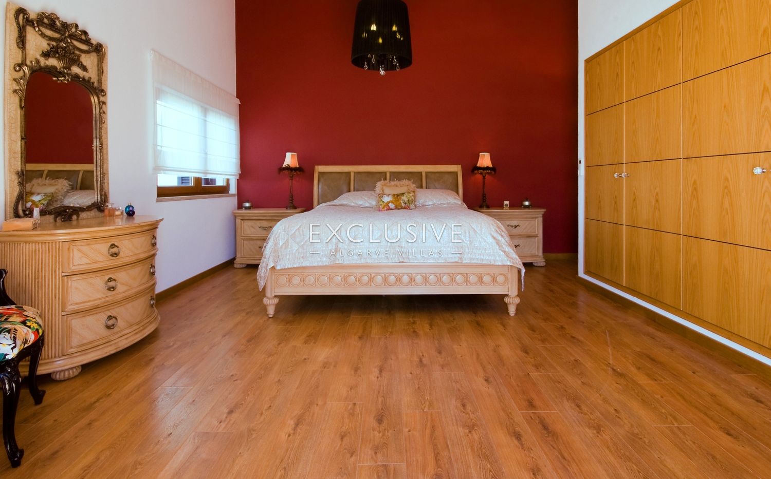Algarve luxury property with 7 bedrooms and income potential in Carvoeiro