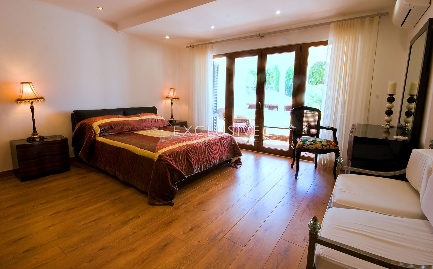 Algarve luxury property with 7 bedrooms and income potential in Carvoeiro
