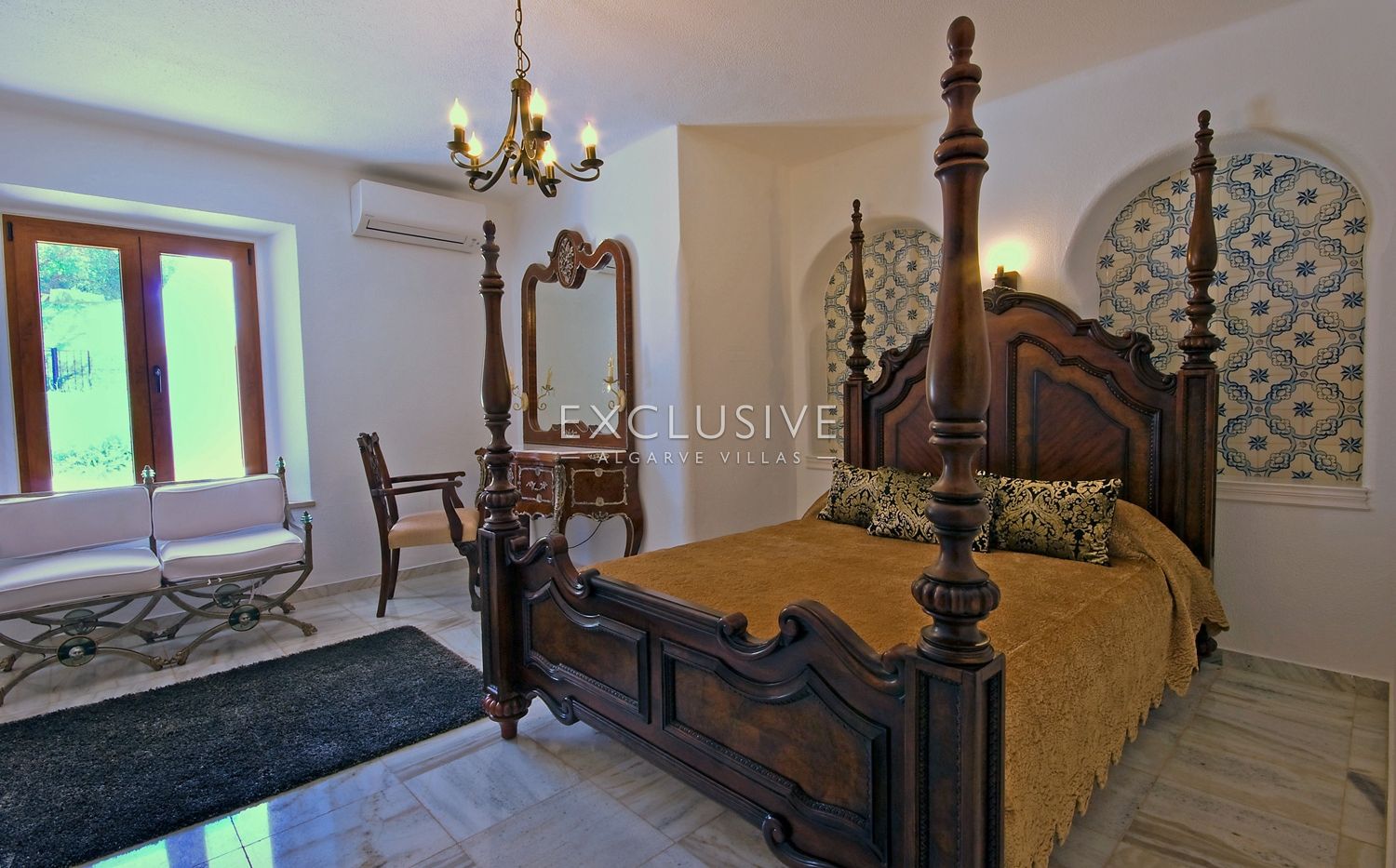 Algarve luxury property with 7 bedrooms and income potential in Carvoeiro