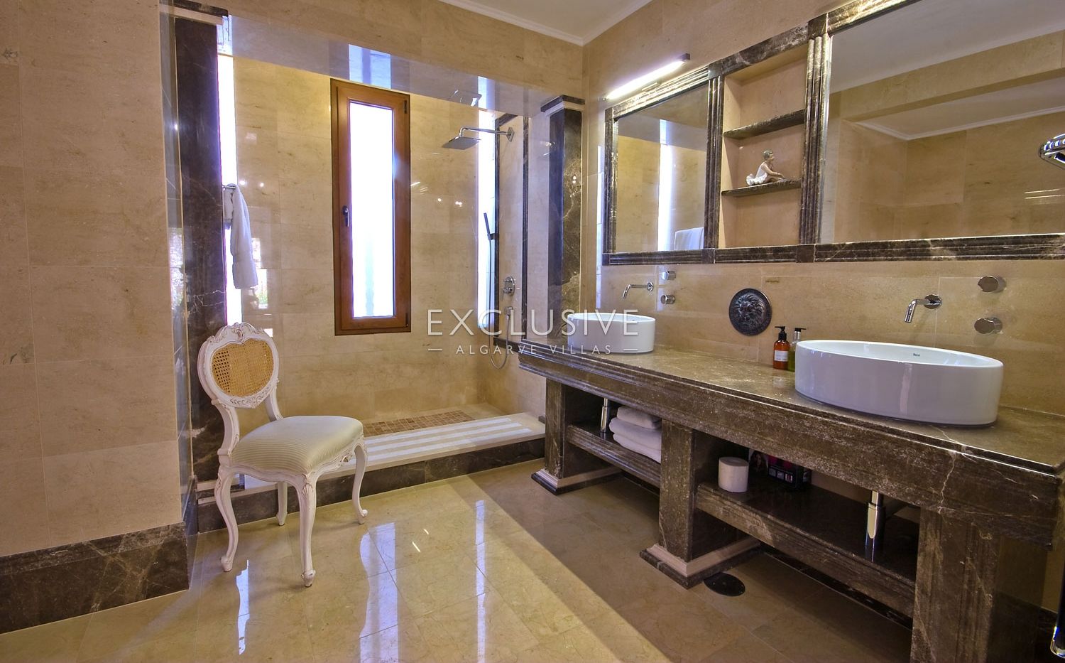 Algarve luxury property with 7 bedrooms and income potential in Carvoeiro