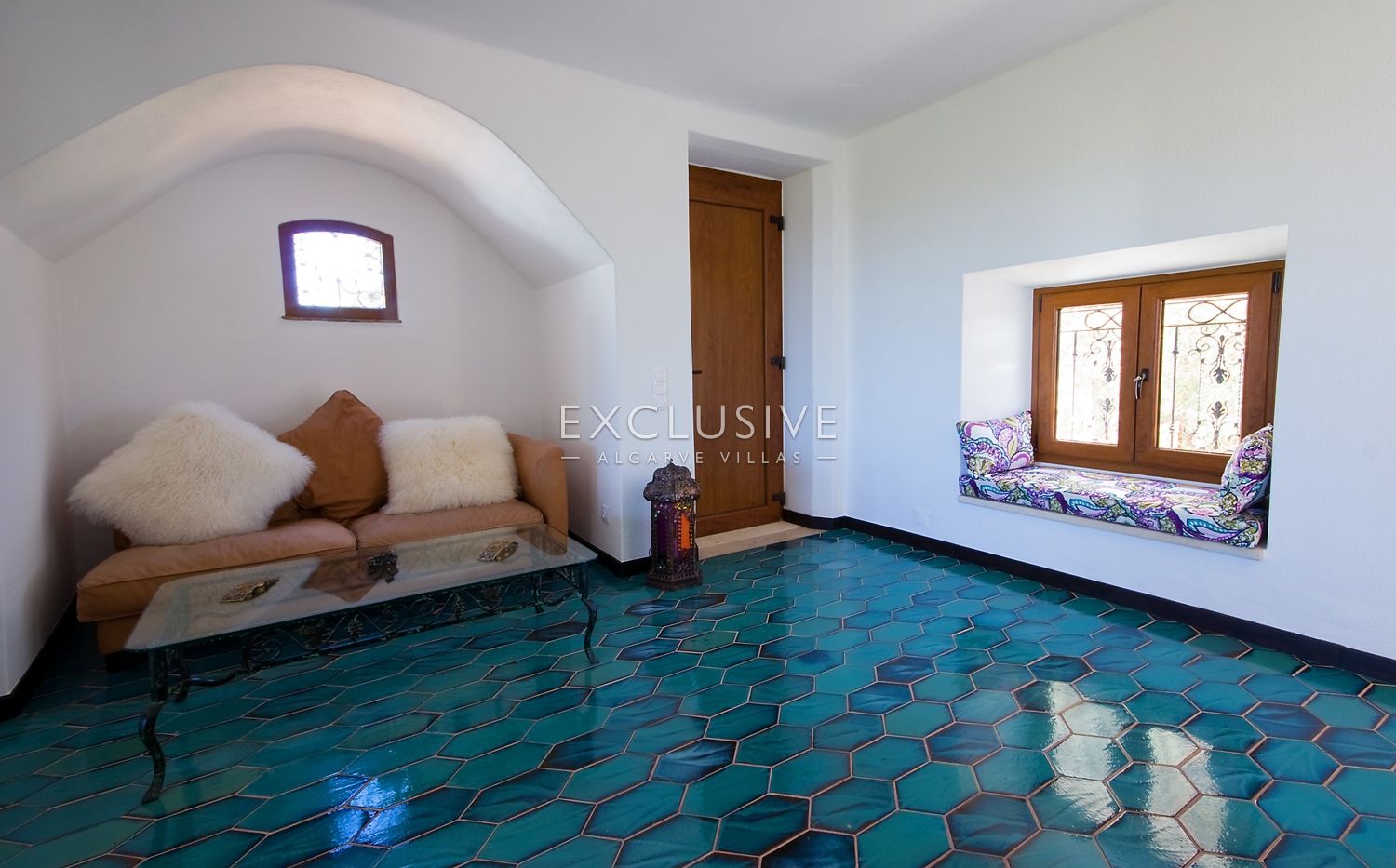 Algarve luxury property with 7 bedrooms and income potential in Carvoeiro