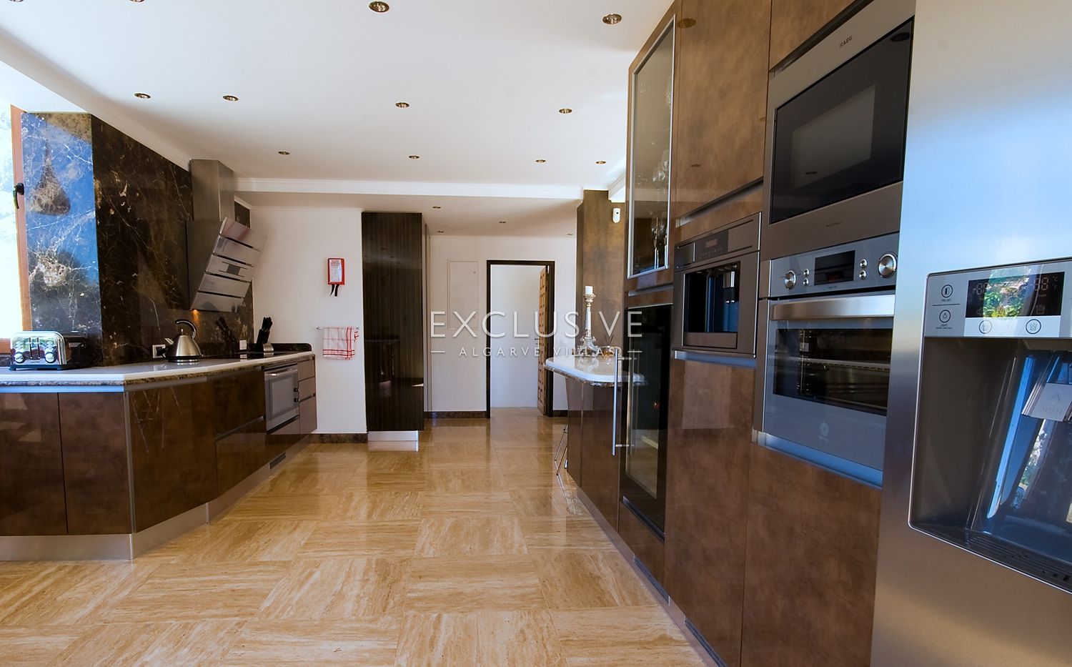 Algarve luxury property with 7 bedrooms and income potential in Carvoeiro