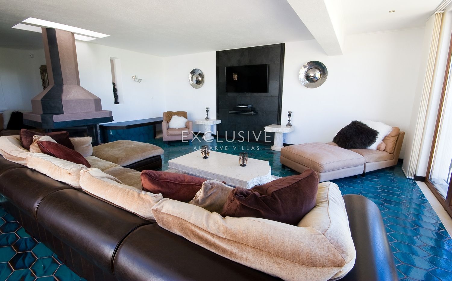 Algarve luxury property with 7 bedrooms and income potential in Carvoeiro