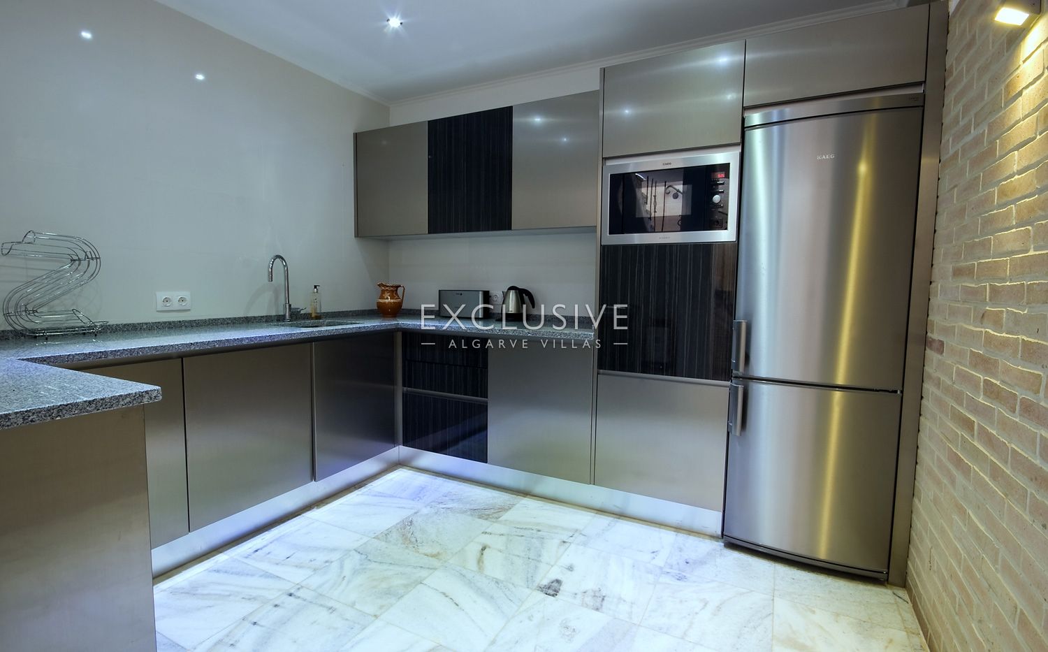 Algarve luxury property with 7 bedrooms and income potential in Carvoeiro