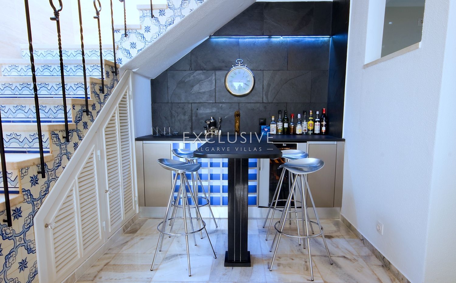 Algarve luxury property with 7 bedrooms and income potential in Carvoeiro