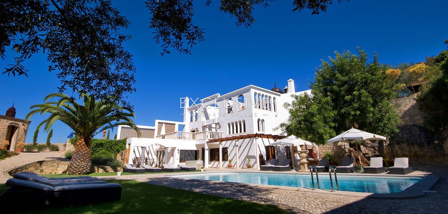 Algarve luxury property with 7 bedrooms and income potential in Carvoeiro
