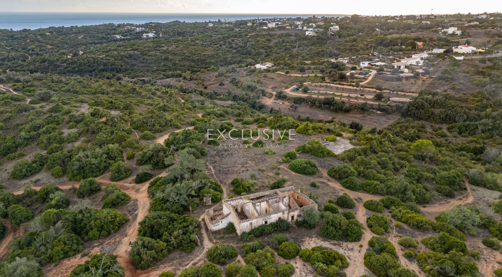 Large plot in Porches with Ruin, Algarve