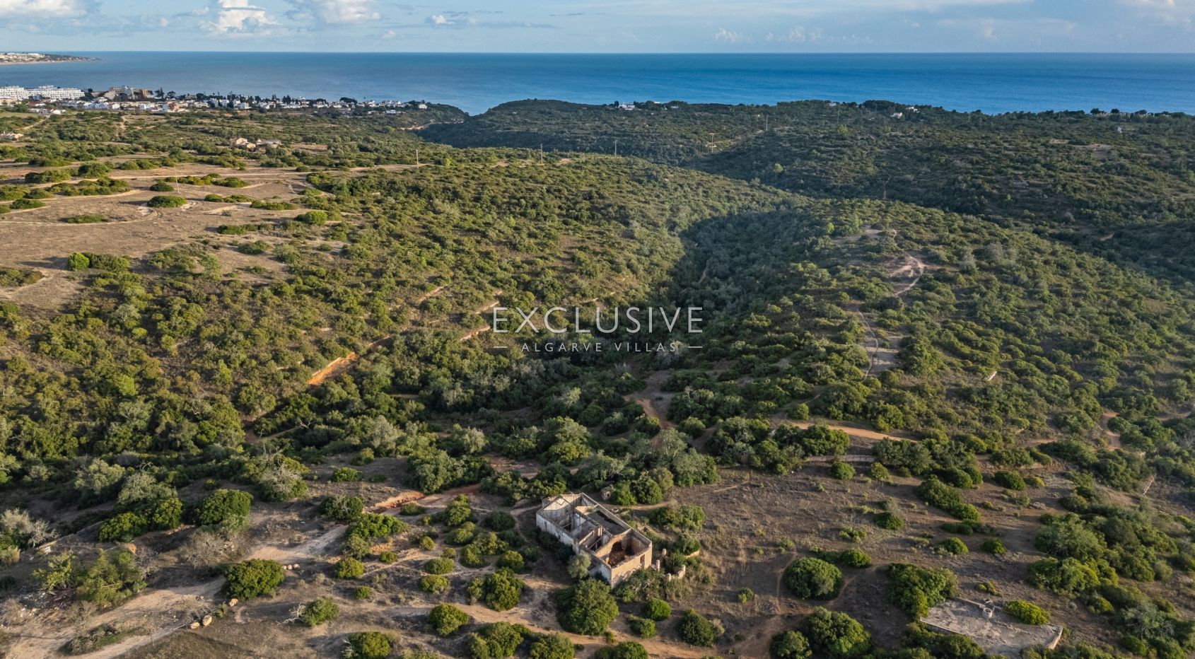 Large plot in Porches with Ruin, Algarve