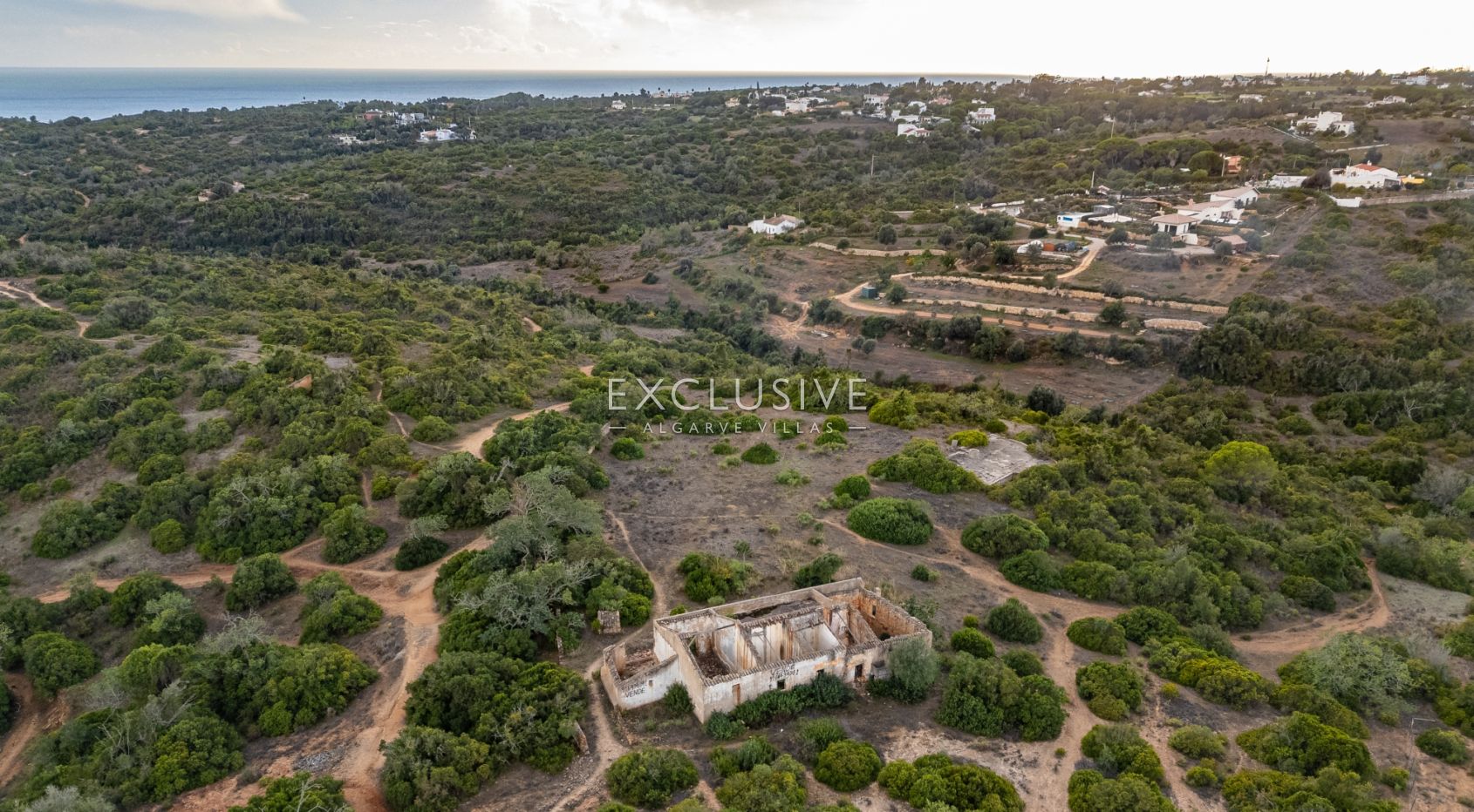Large plot in Porches with Ruin, Algarve