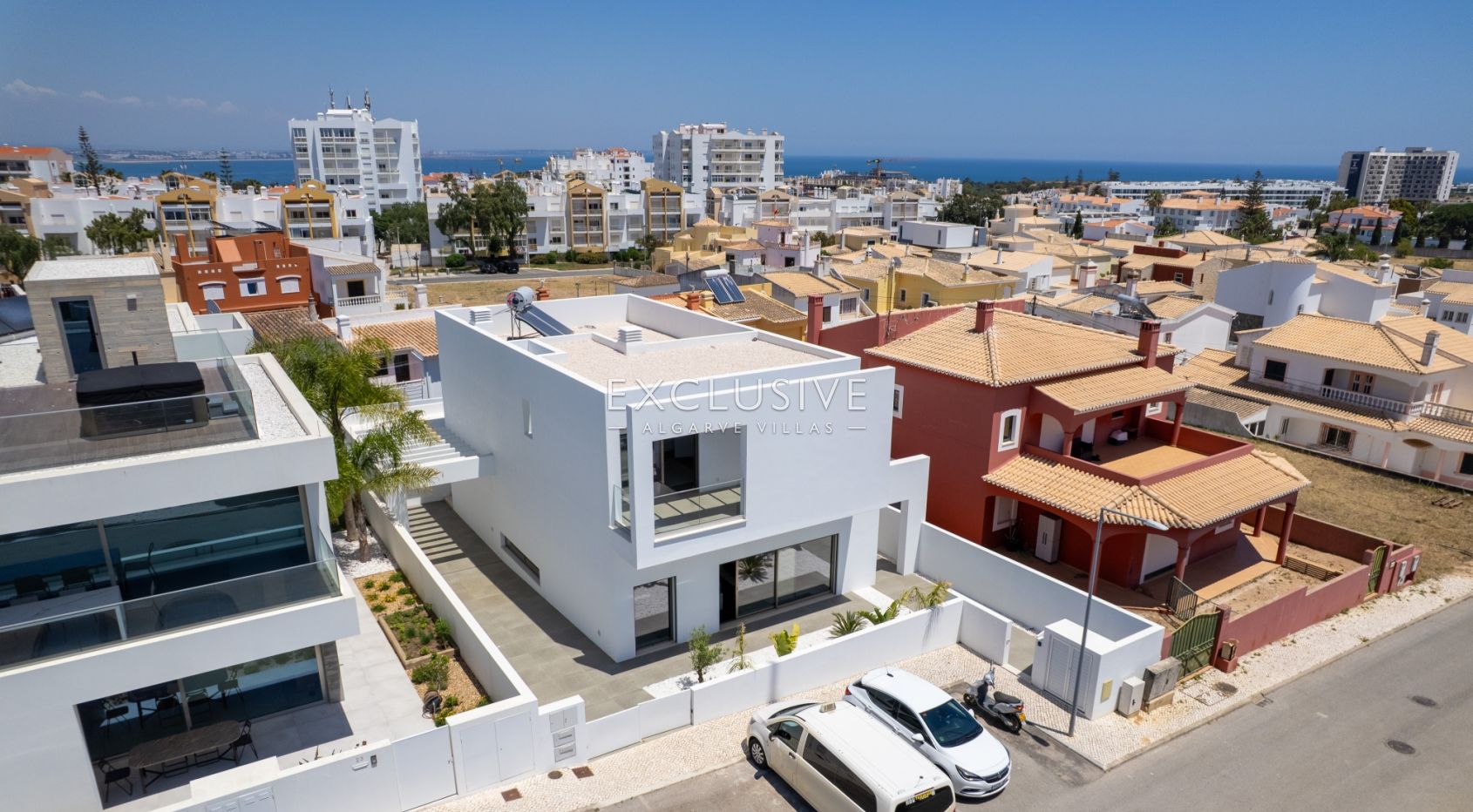Contemporary Brand new 4 Bed Villa in Lagos, 1,5km to Porto de Mós beach