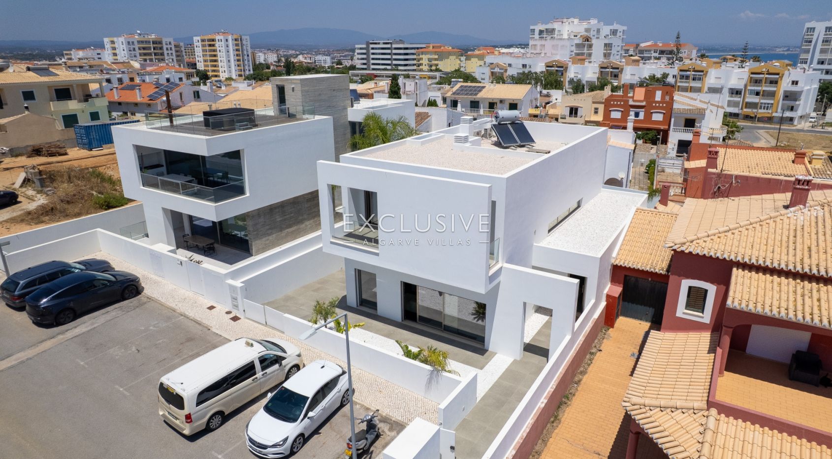 Contemporary Brand new 4 Bed Villa in Lagos, 1,5km to Porto de Mós beach