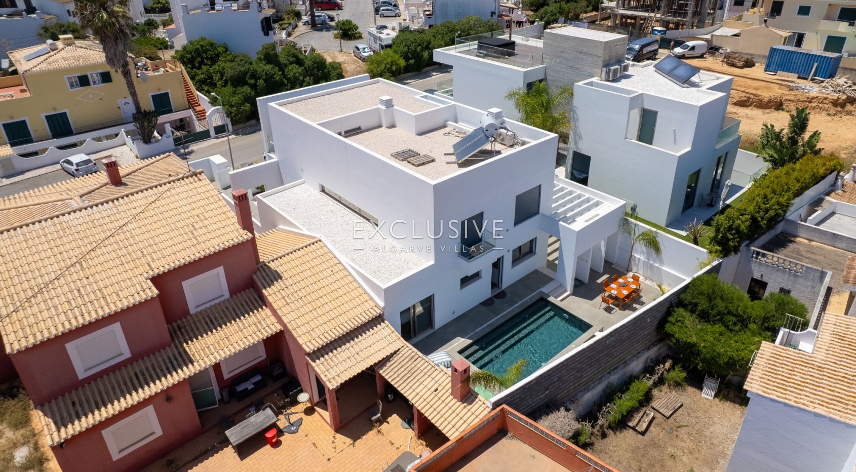 Contemporary Brand new 4 Bed Villa in Lagos, 1,5km to Porto de Mós beach
