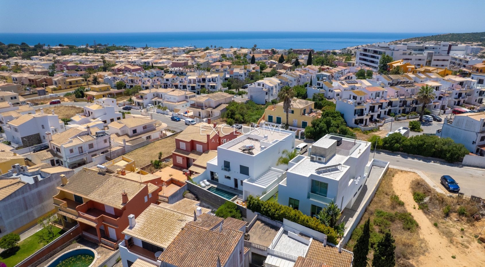 Contemporary Brand new 4 Bed Villa in Lagos, 1,5km to Porto de Mós beach