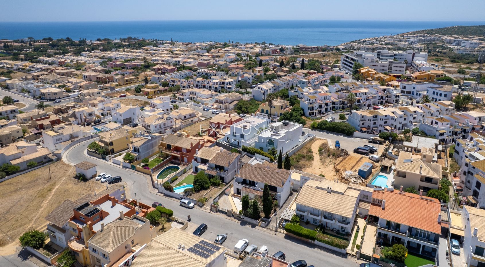 Contemporary Brand new 4 Bed Villa in Lagos, 1,5km to Porto de Mós beach