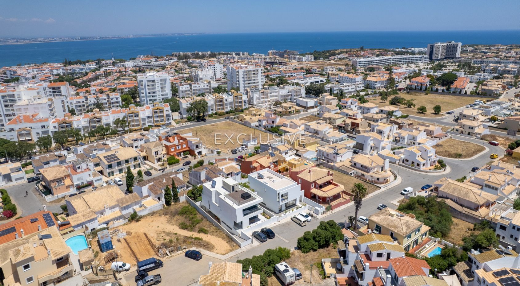 Contemporary Brand new 4 Bed Villa in Lagos, 1,5km to Porto de Mós beach