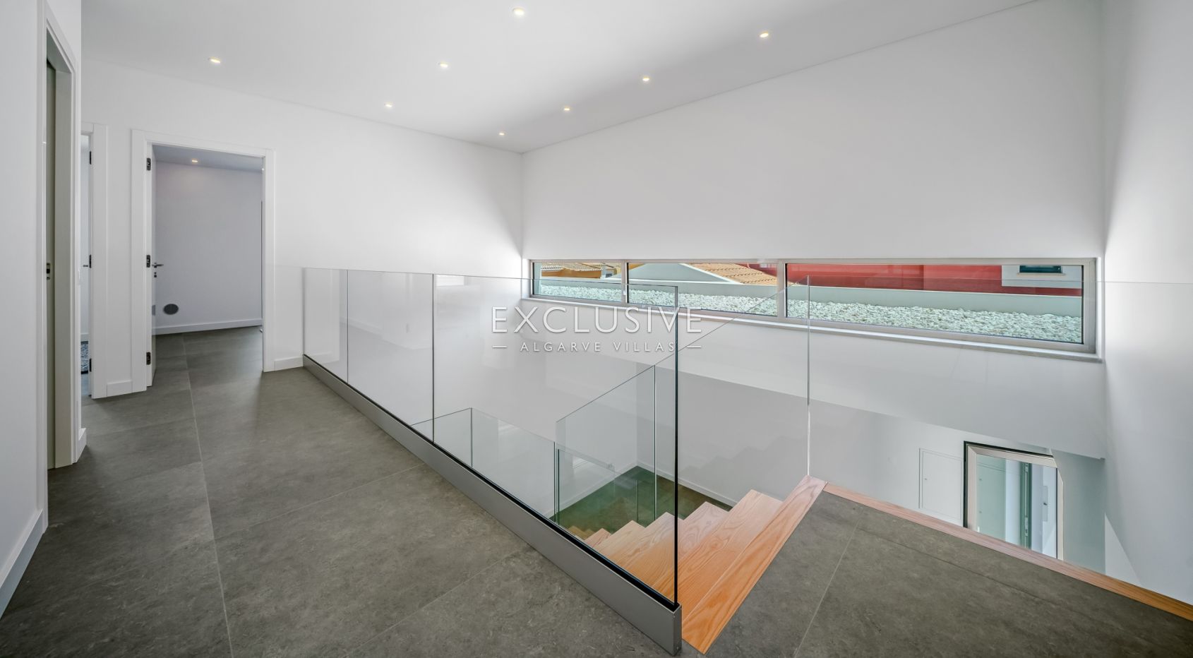 Contemporary Brand new 4 Bed Villa in Lagos, 1,5km to Porto de Mós beach