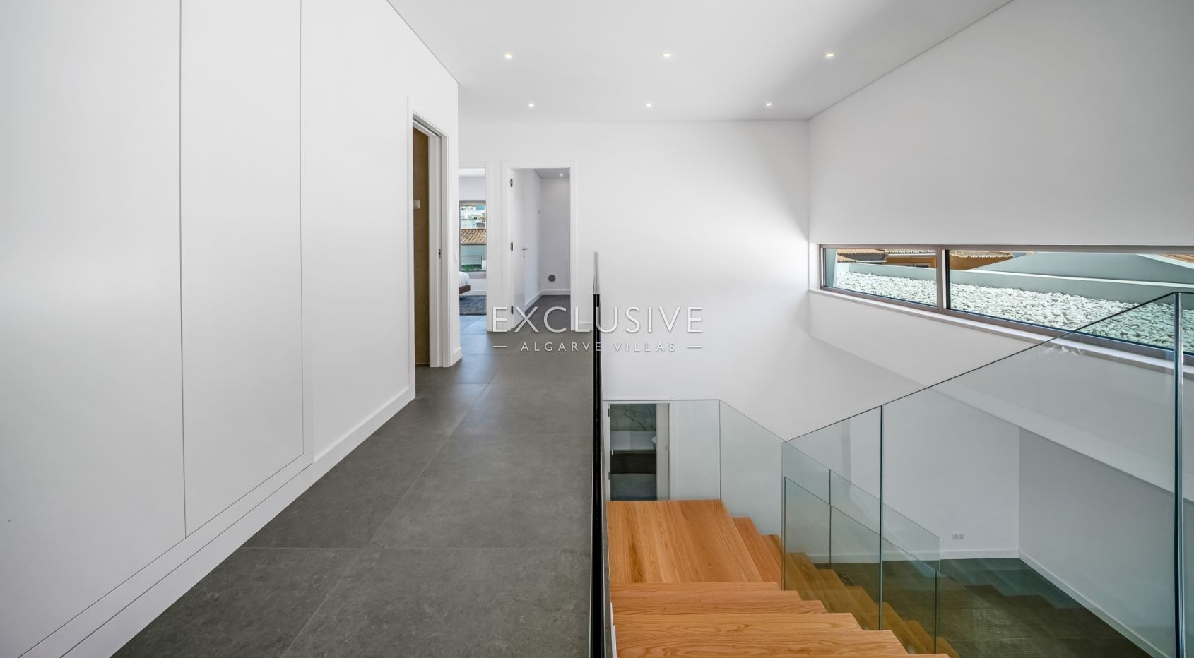 Contemporary Brand new 4 Bed Villa in Lagos, 1,5km to Porto de Mós beach