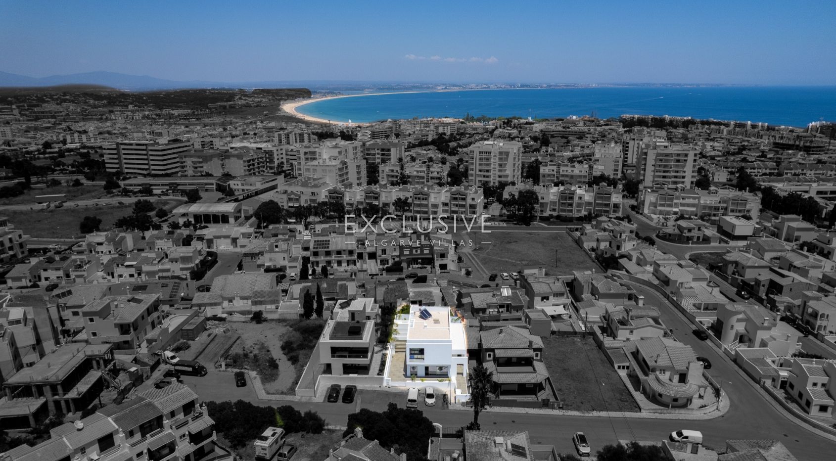 Contemporary Brand new 4 Bed Villa in Lagos, 1,5km to Porto de Mós beach