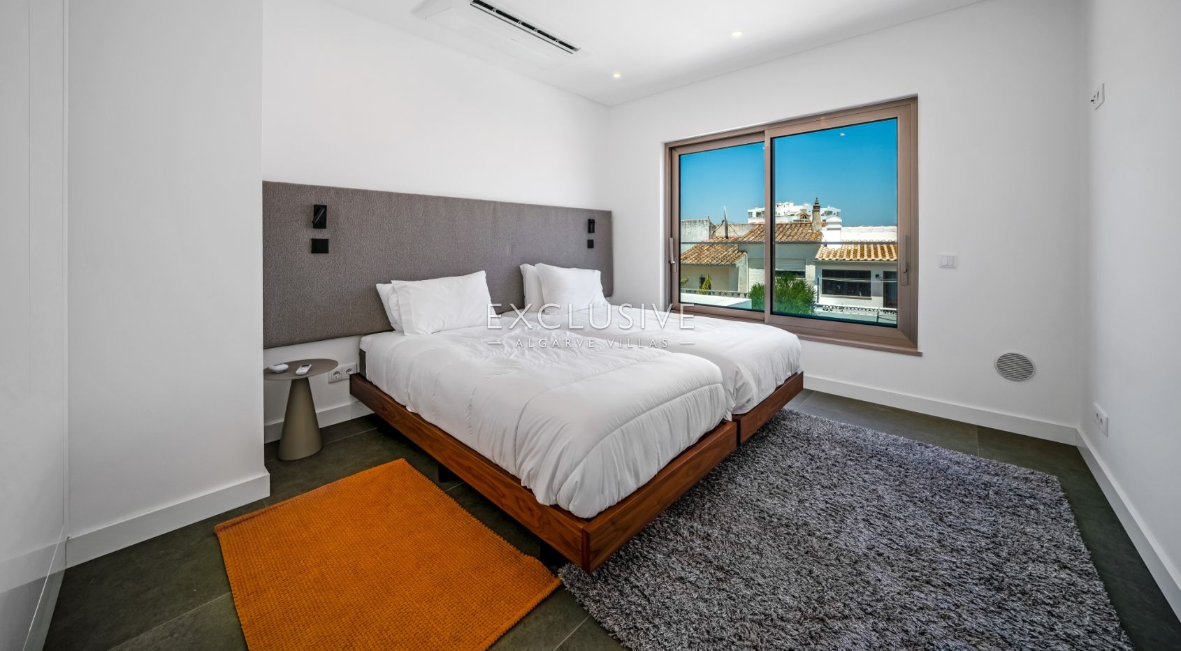 Contemporary Brand new 4 Bed Villa in Lagos, 1,5km to Porto de Mós beach