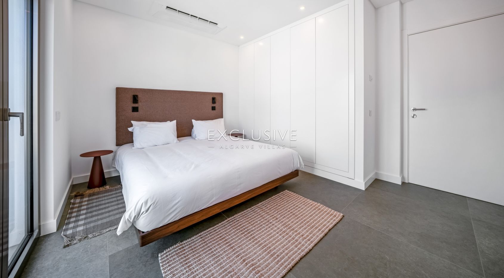 Contemporary Brand new 4 Bed Villa in Lagos, 1,5km to Porto de Mós beach