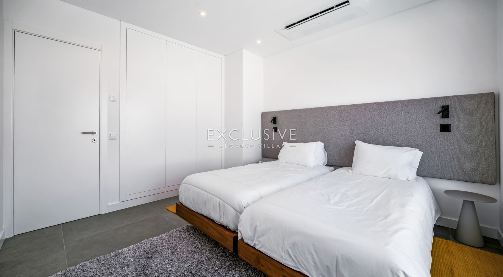 Contemporary Brand new 4 Bed Villa in Lagos, 1,5km to Porto de Mós beach