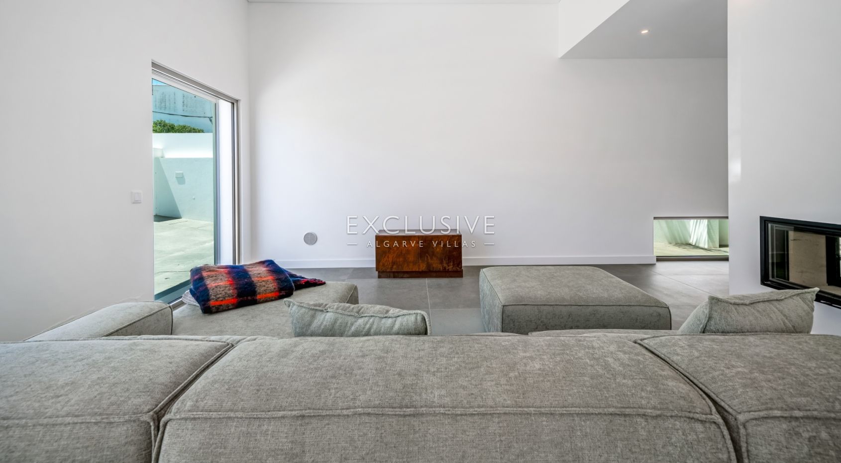 Contemporary Brand new 4 Bed Villa in Lagos, 1,5km to Porto de Mós beach