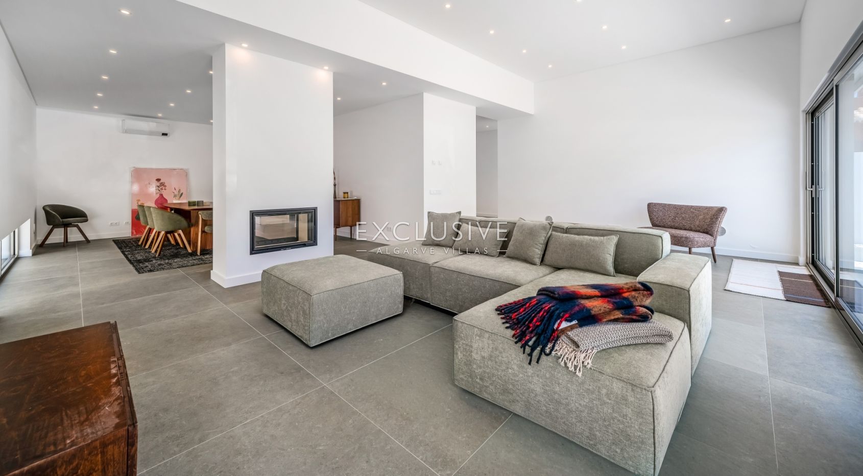 Contemporary Brand new 4 Bed Villa in Lagos, 1,5km to Porto de Mós beach