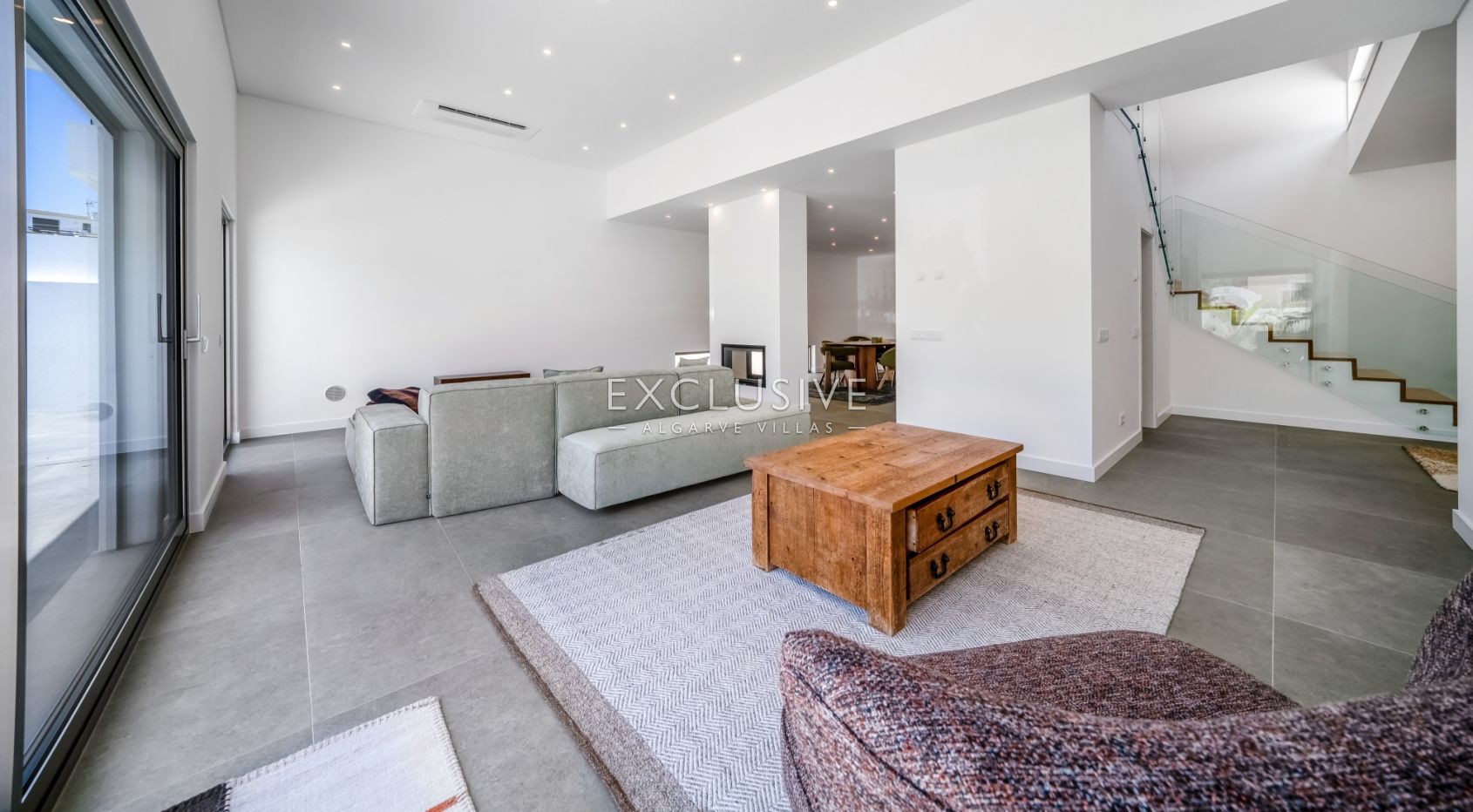 Contemporary Brand new 4 Bed Villa in Lagos, 1,5km to Porto de Mós beach