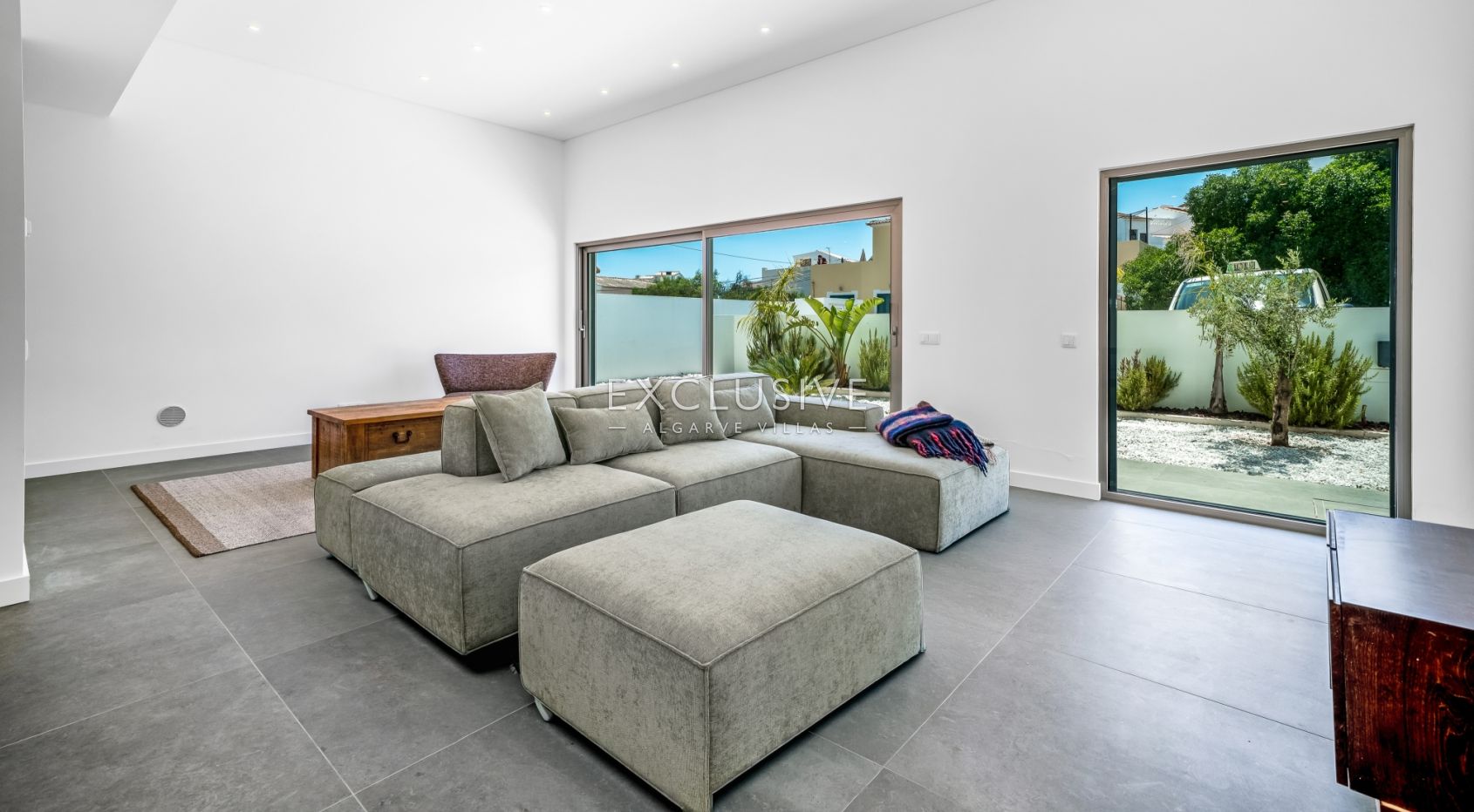 Contemporary Brand new 4 Bed Villa in Lagos, 1,5km to Porto de Mós beach