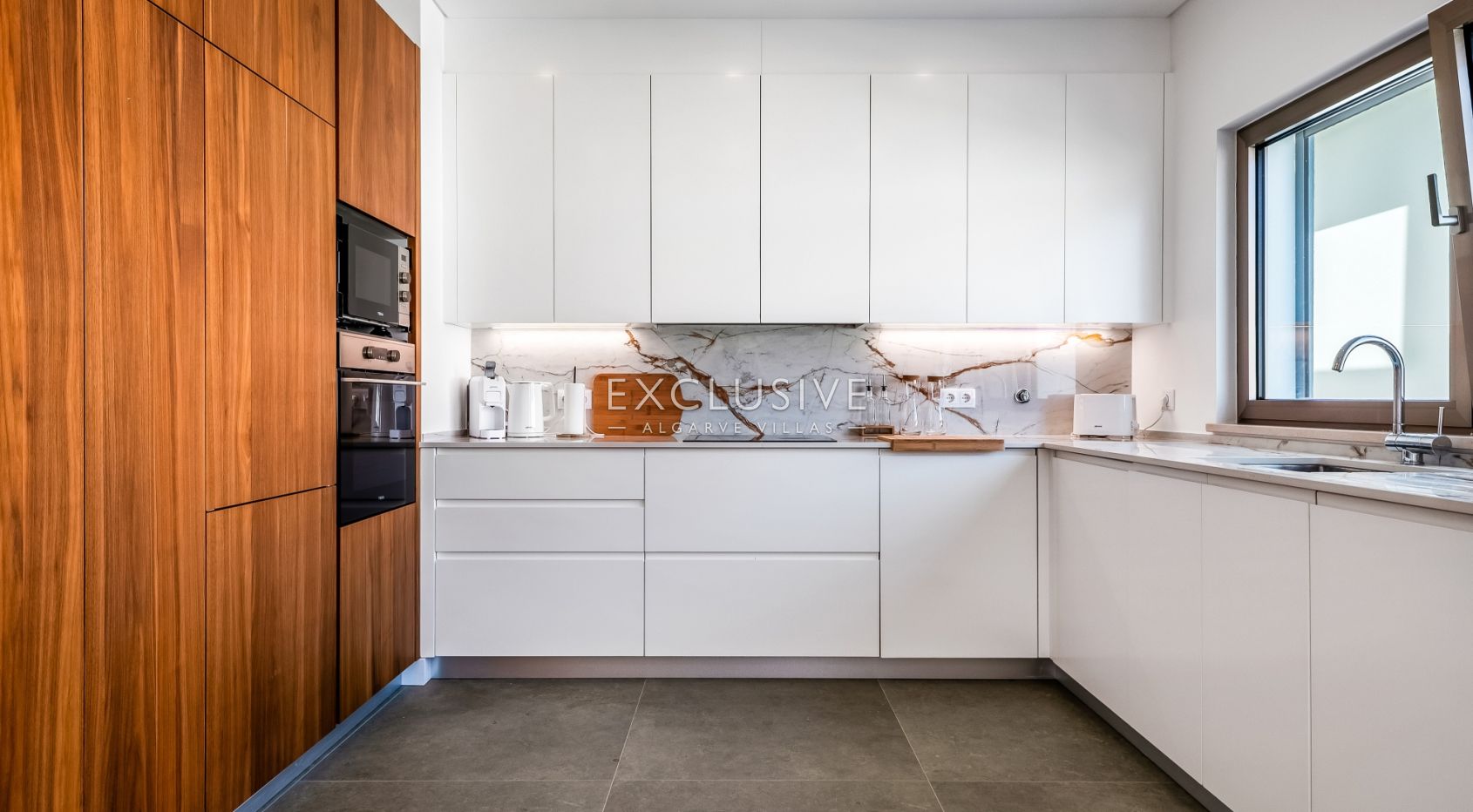 Contemporary Brand new 4 Bed Villa in Lagos, 1,5km to Porto de Mós beach