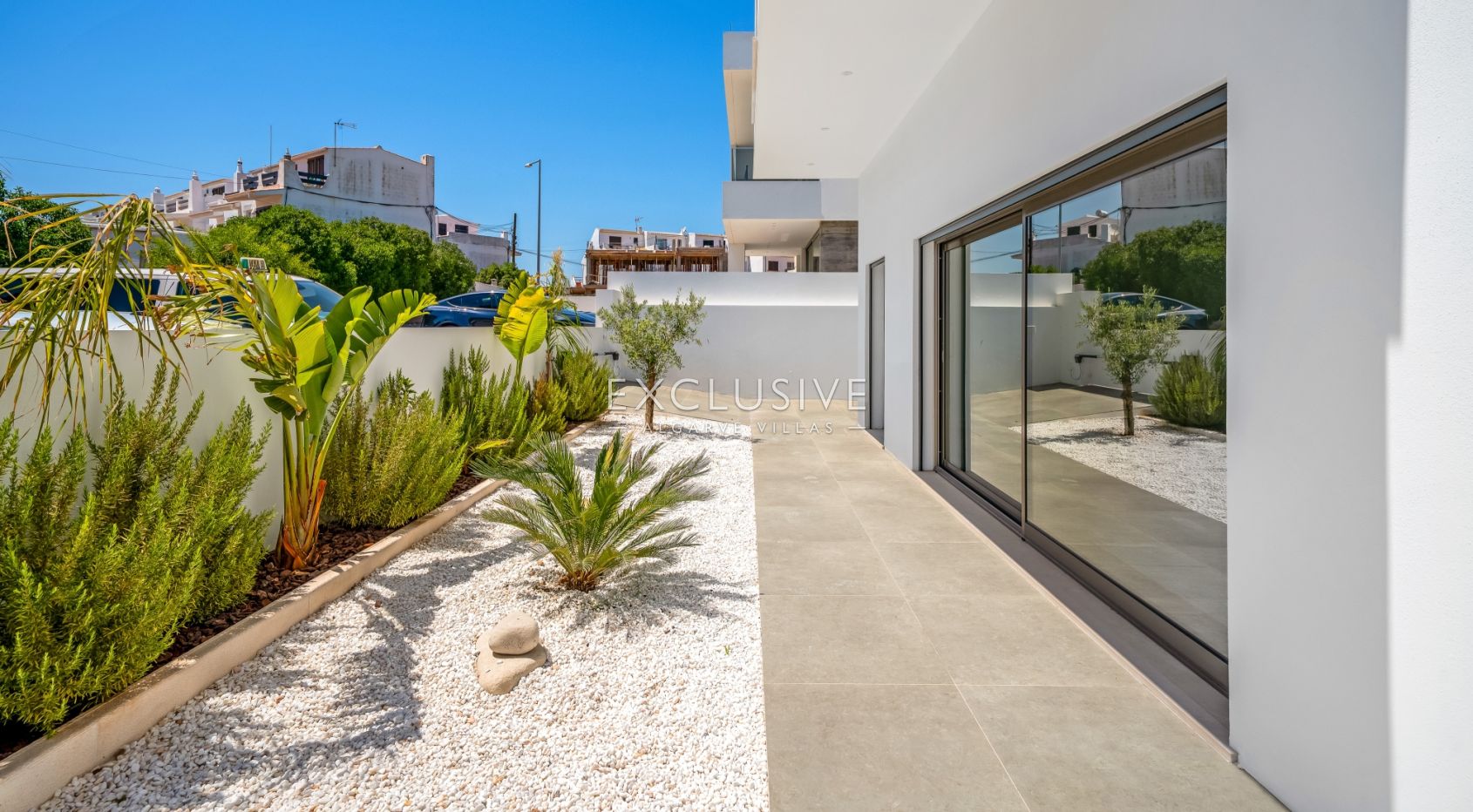 Contemporary Brand new 4 Bed Villa in Lagos, 1,5km to Porto de Mós beach