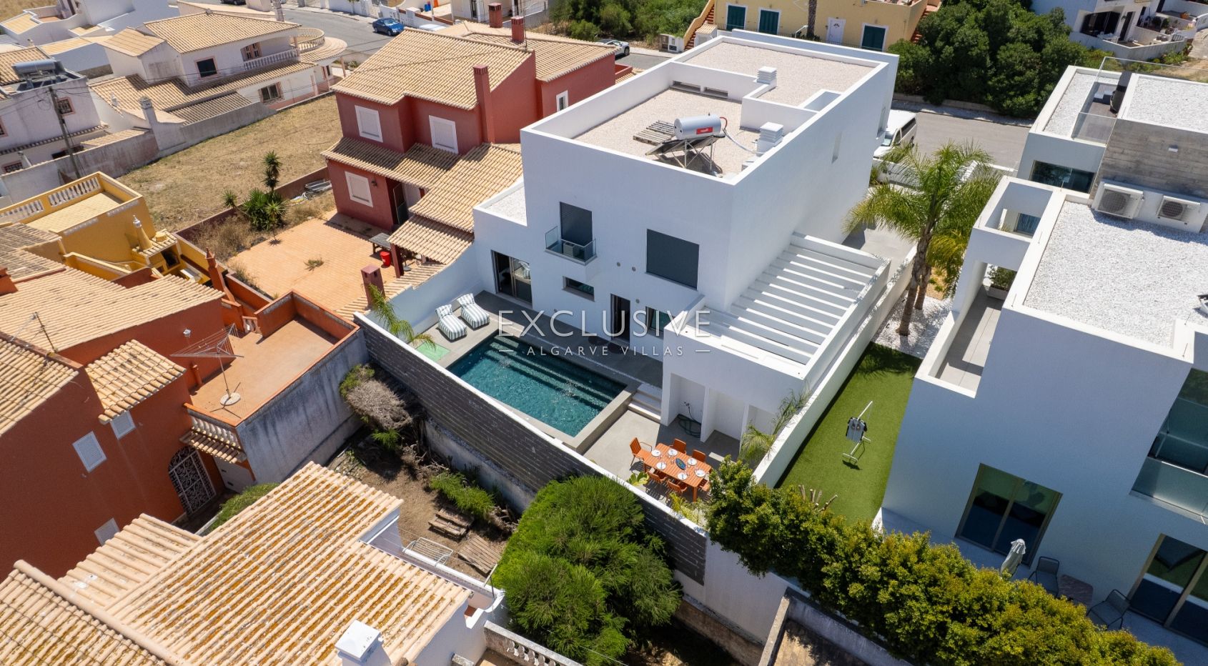 Contemporary Brand new 4 Bed Villa in Lagos, 1,5km to Porto de Mós beach