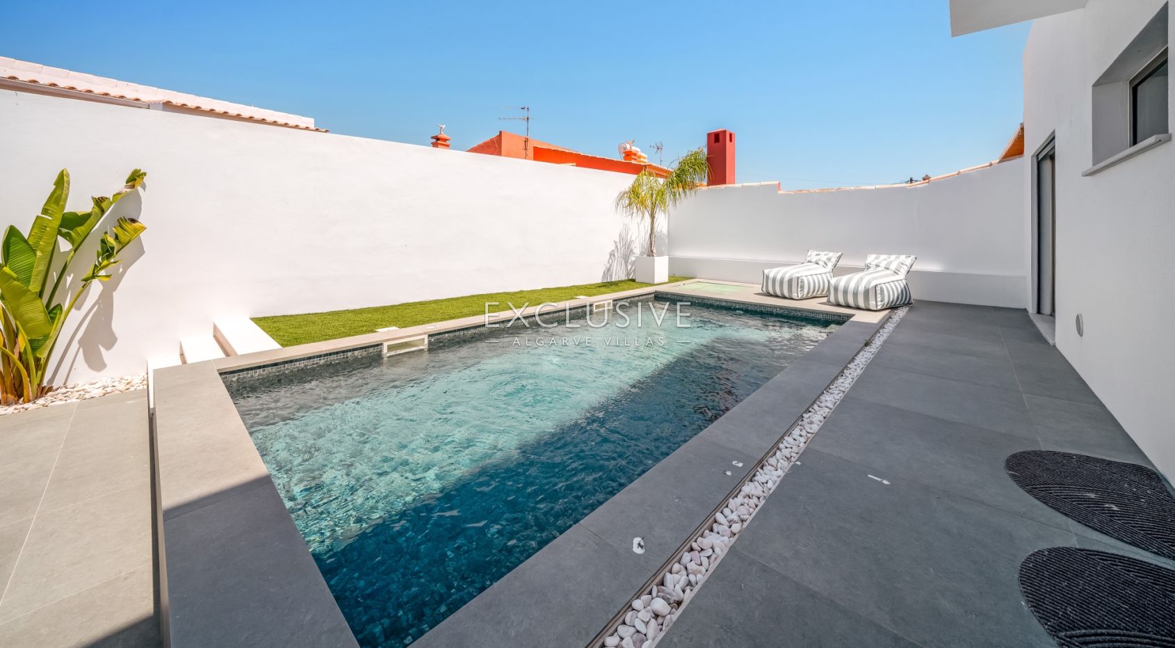 Contemporary Brand new 4 Bed Villa in Lagos, 1,5km to Porto de Mós beach