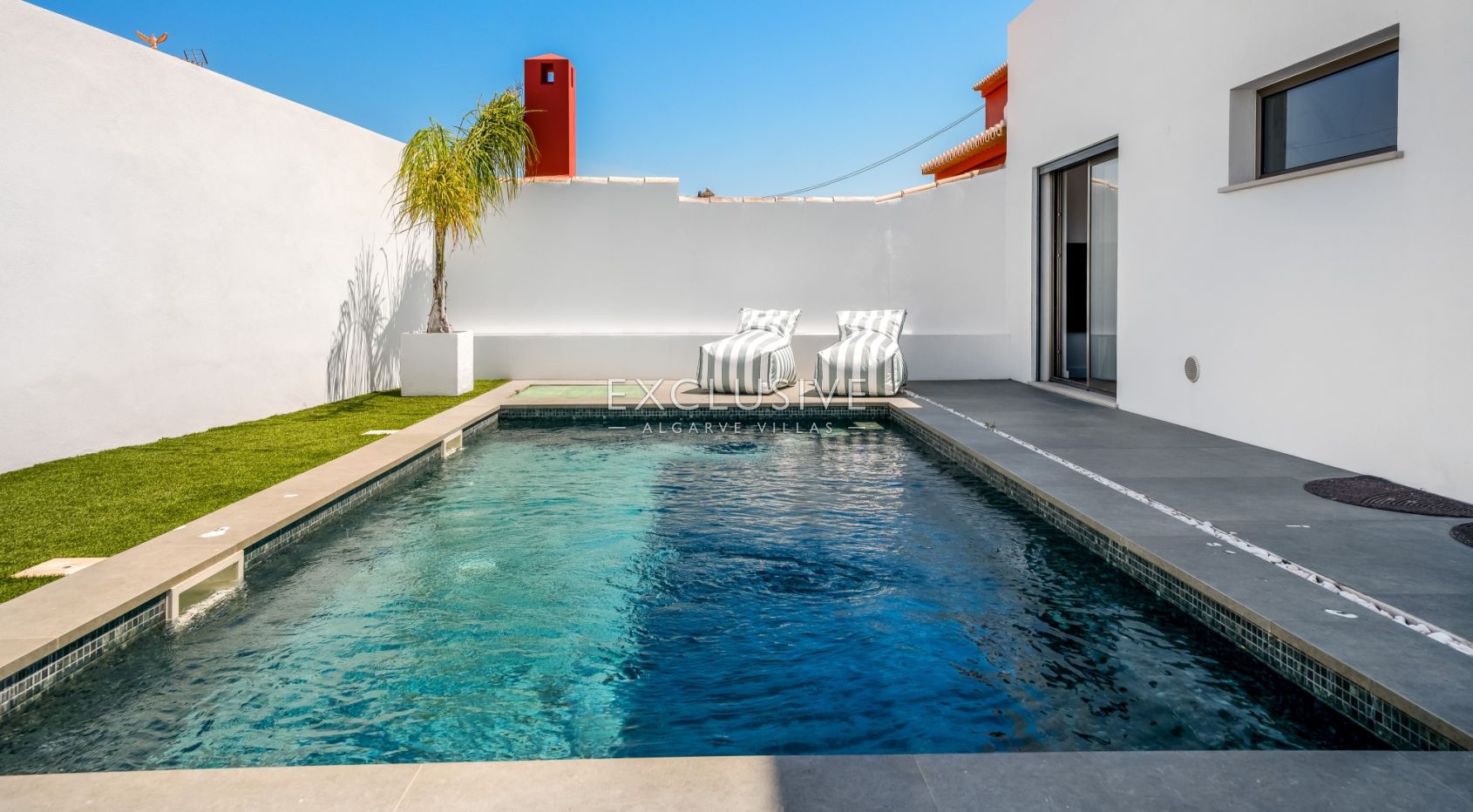 Contemporary Brand new 4 Bed Villa in Lagos, 1,5km to Porto de Mós beach