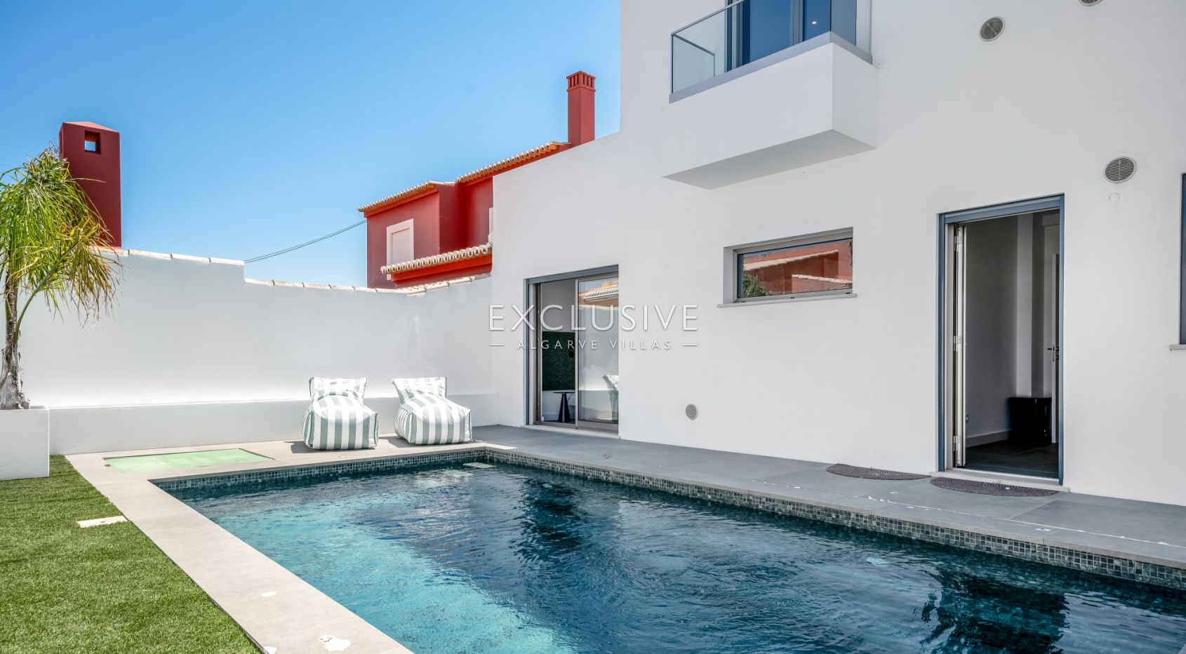 Contemporary Brand new 4 Bed Villa in Lagos, 1,5km to Porto de Mós beach