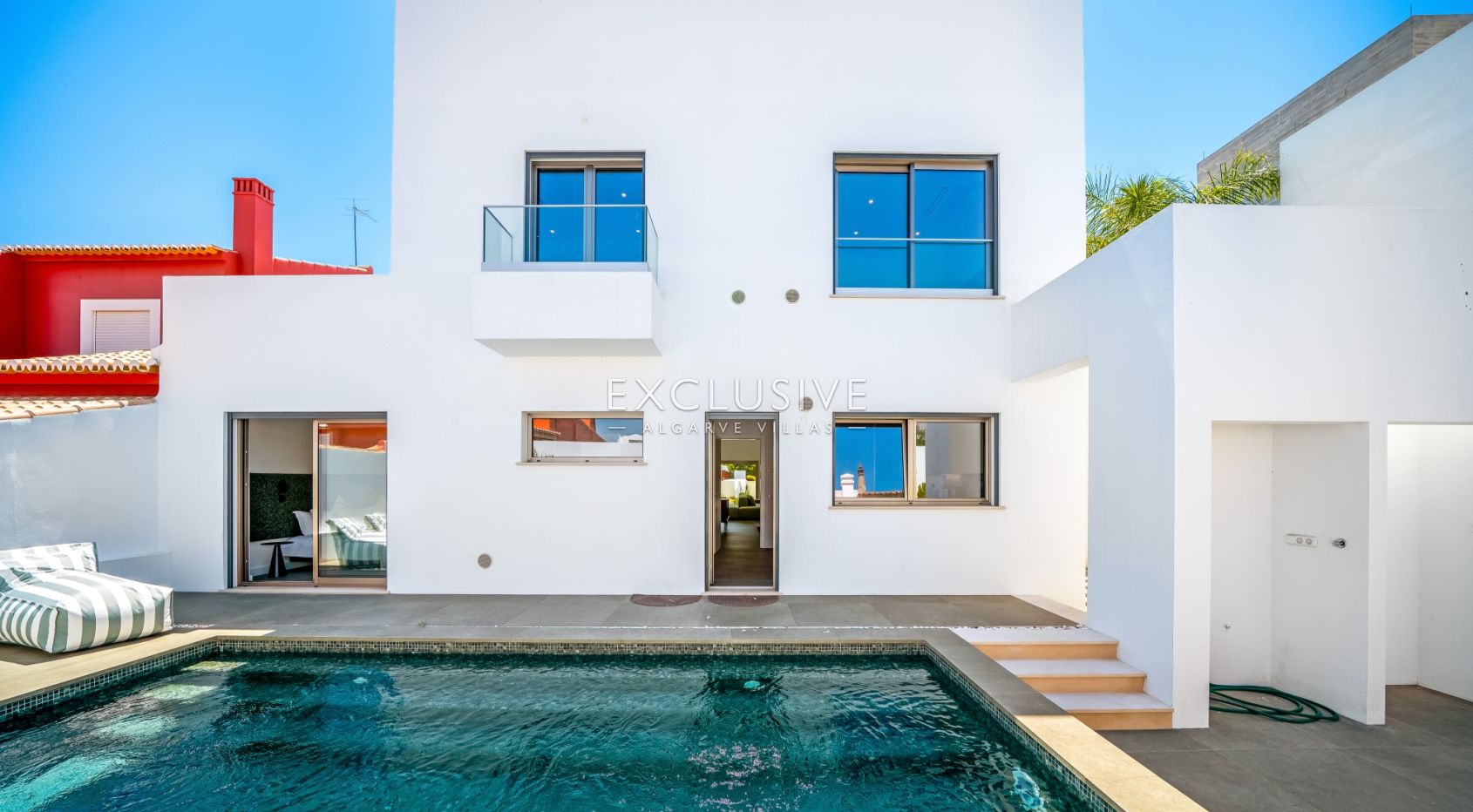 Contemporary Brand new 4 Bed Villa in Lagos, 1,5km to Porto de Mós beach