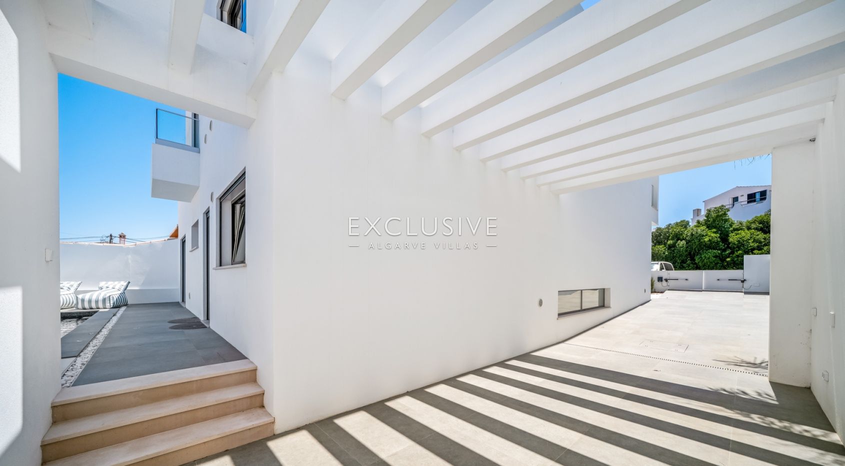 Contemporary Brand new 4 Bed Villa in Lagos, 1,5km to Porto de Mós beach