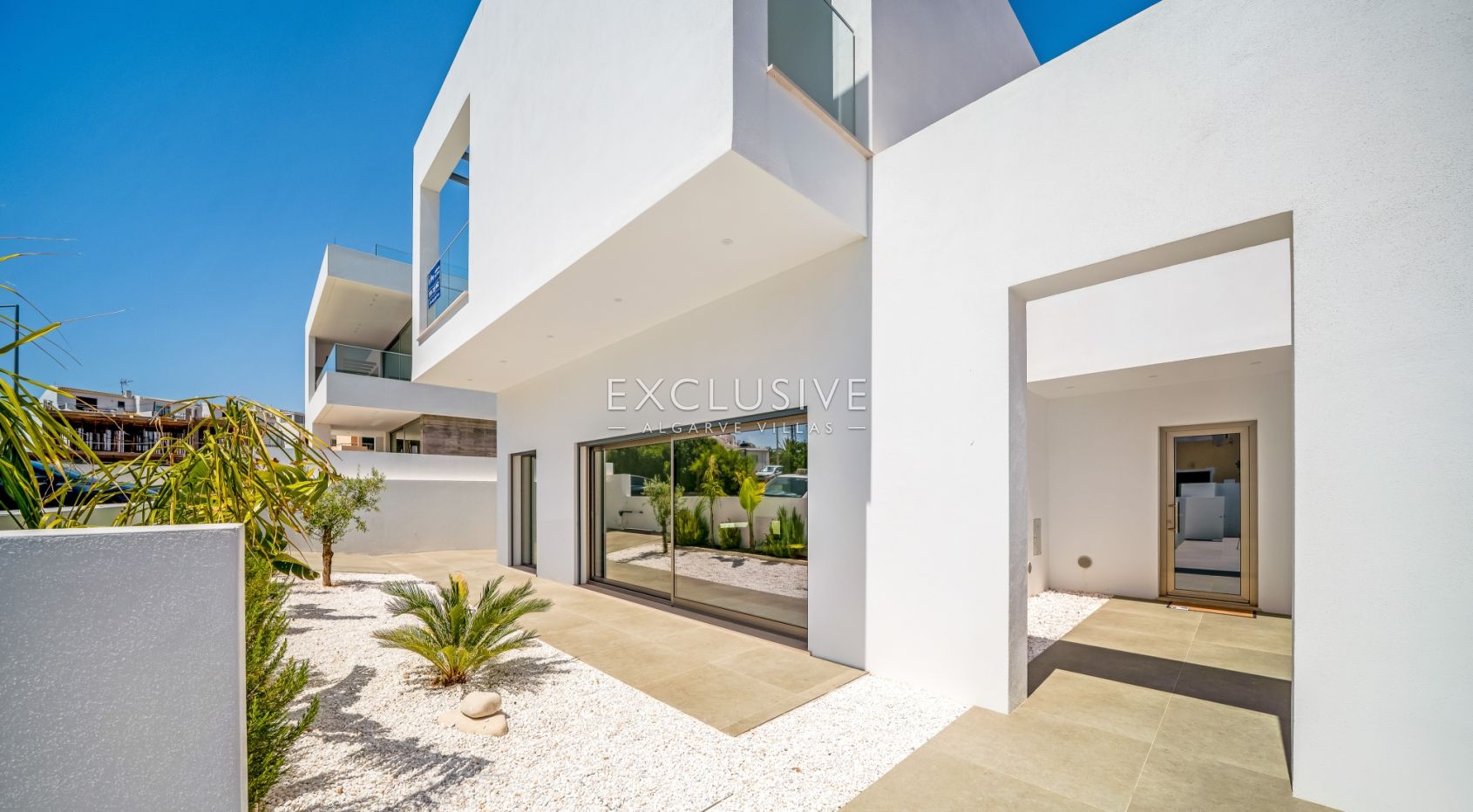 Contemporary Brand new 4 Bed Villa in Lagos, 1,5km to Porto de Mós beach