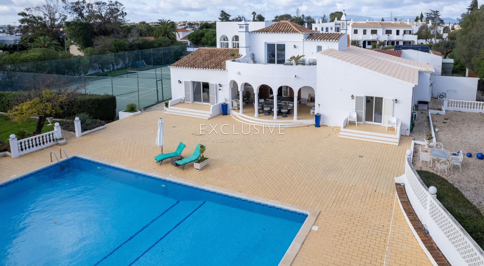 Panoramic Sea-View Villa in Carvoeiro — 6 Bedrooms, Heated Saltwater Pool, Tennis Court & Walk to To