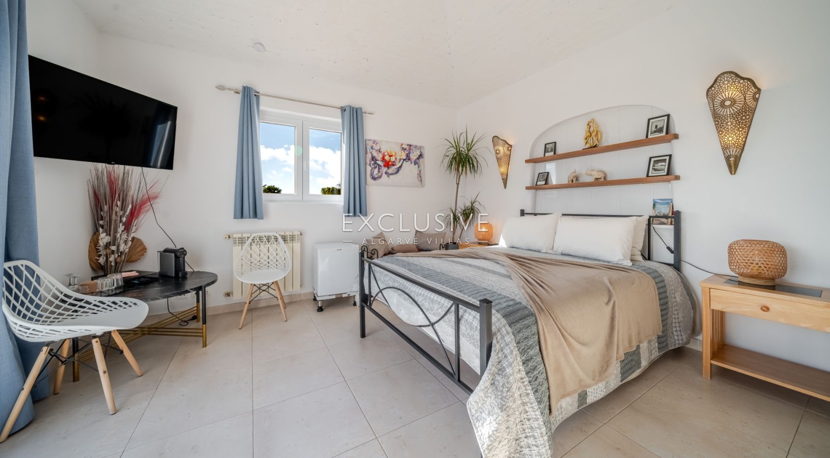 Panoramic Sea-View Villa in Carvoeiro — 6 Bedrooms, Heated Saltwater Pool, Tennis Court & Walk to To