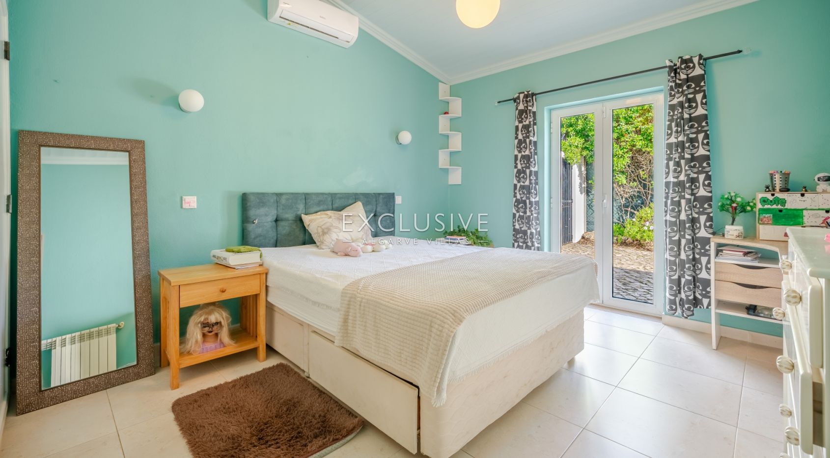 Panoramic Sea-View Villa in Carvoeiro — 6 Bedrooms, Heated Saltwater Pool, Tennis Court & Walk to To