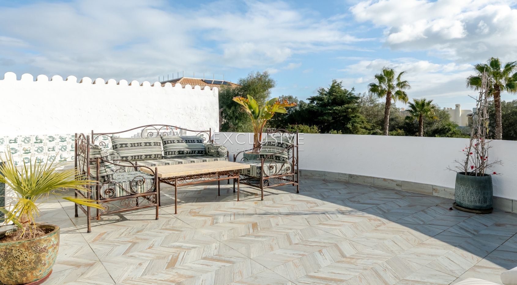Panoramic Sea-View Villa in Carvoeiro — 6 Bedrooms, Heated Saltwater Pool, Tennis Court & Walk to To