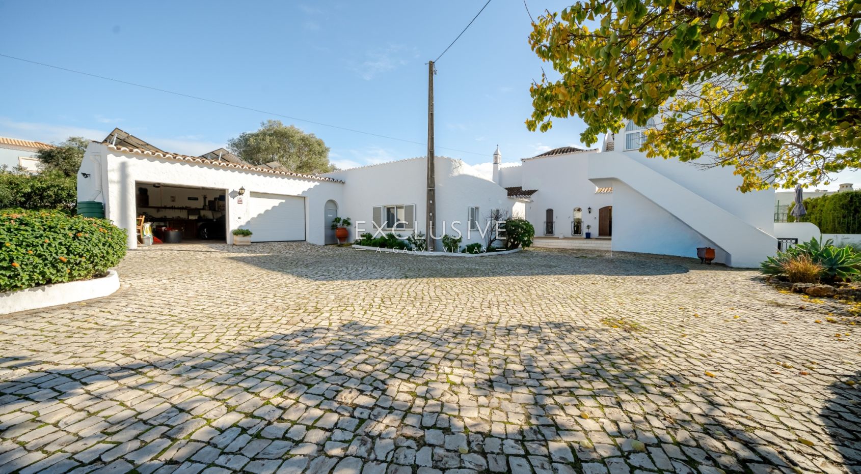 Panoramic Sea-View Villa in Carvoeiro — 6 Bedrooms, Heated Saltwater Pool, Tennis Court & Walk to To